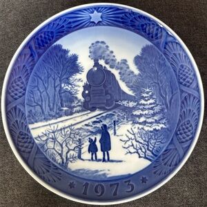 Royal Copenhagen 1973 Christmas Plate Going Home